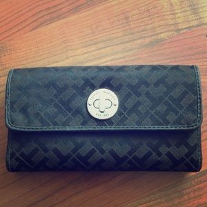 🎉PRICE DROP🎉Tommy Hilfiger wallet